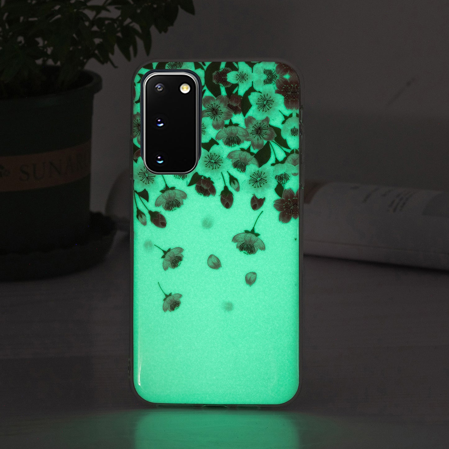 Glow in The Dark Noctilucent Shockproof Lightweight Soft TPU Cover Cell Phone Case for Samsung Galaxy S20 4G/S20 5G - Sakura