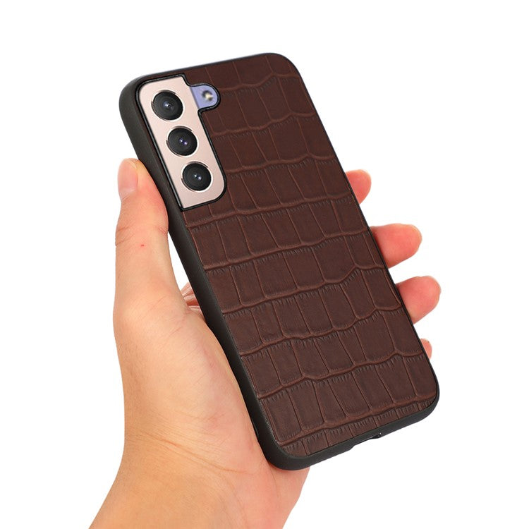 Crocodile Texture Genuine Leather Coating Phone Case PC + TPU Protective Cover for Samsung Galaxy S22 5G - Brown