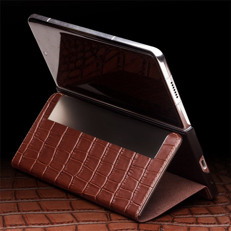 QIALINO For Honor Magic V View Window Crocodile Texture Genuine Cowhide Leather Stand Case Phone Shell with Auto Wake/Sleep - Brown