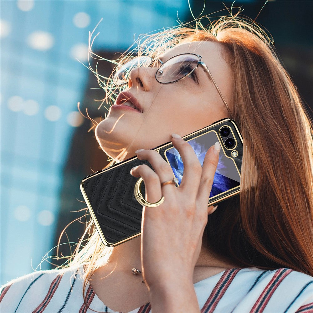 For Samsung Galaxy Z Flip7 FE 5G / Z Flip6 5G Case V-Shape Pattern Kickstand PC Phone Cover - Purple