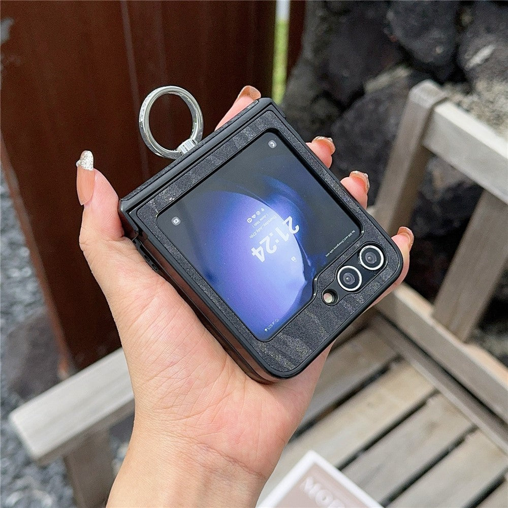 For Samsung Galaxy Z Flip7 FE 5G / Z Flip6 5G Feather Pattern PU Leather Coated PC Phone Cover with Ring Kickstand - Black