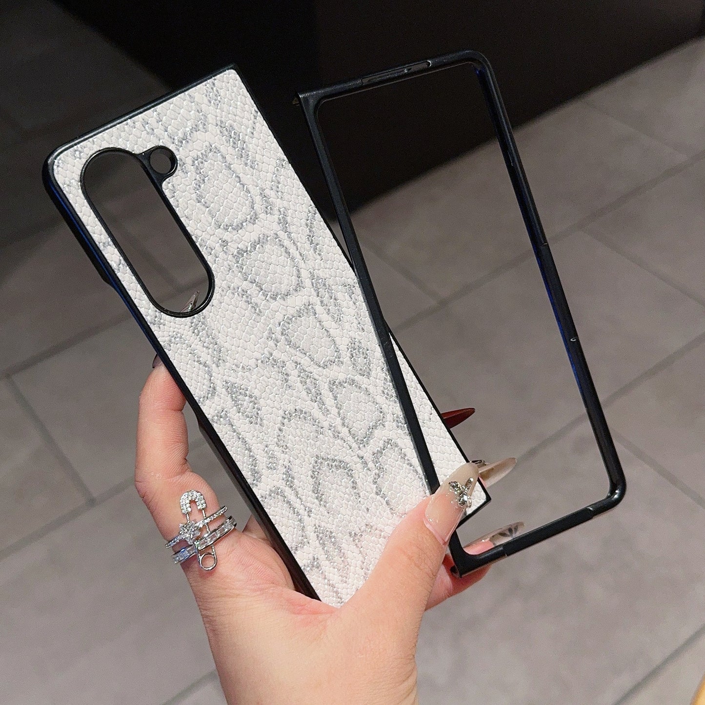 For Samsung Galaxy Z Fold6 5G Case Snake Texture PU Leather Coated PC Phone Cover - White