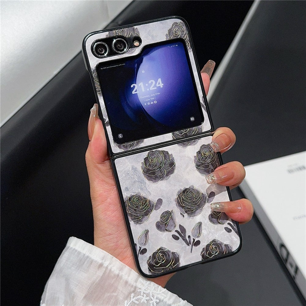 For Samsung Galaxy Z Flip7 FE 5G / Z Flip6 5G Case Leather + PC Protective Phone Cover Lacquered Pattern - Retro Black Flowers