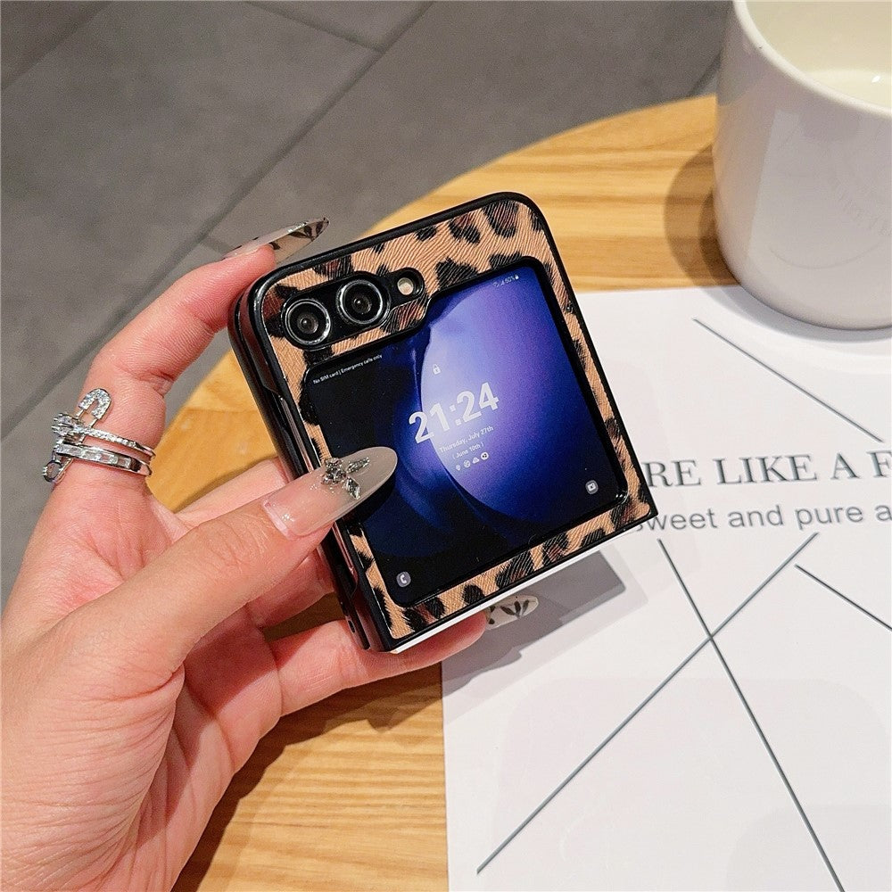 For Samsung Galaxy Z Flip7 FE 5G / Z Flip6 5G Case Two-Piece Design Leather + PC Phone Cover - Leopard Texture