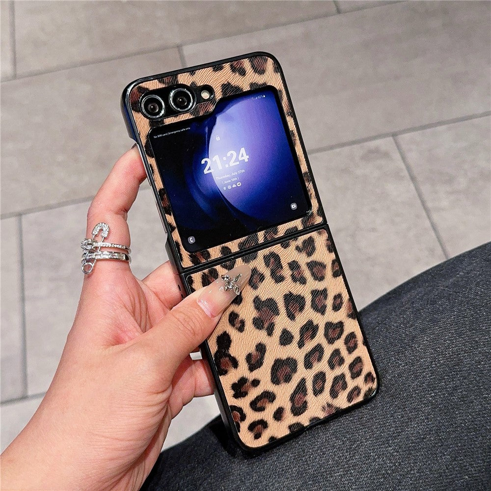 For Samsung Galaxy Z Flip7 FE 5G / Z Flip6 5G Case Two-Piece Design Leather + PC Phone Cover - Leopard Texture