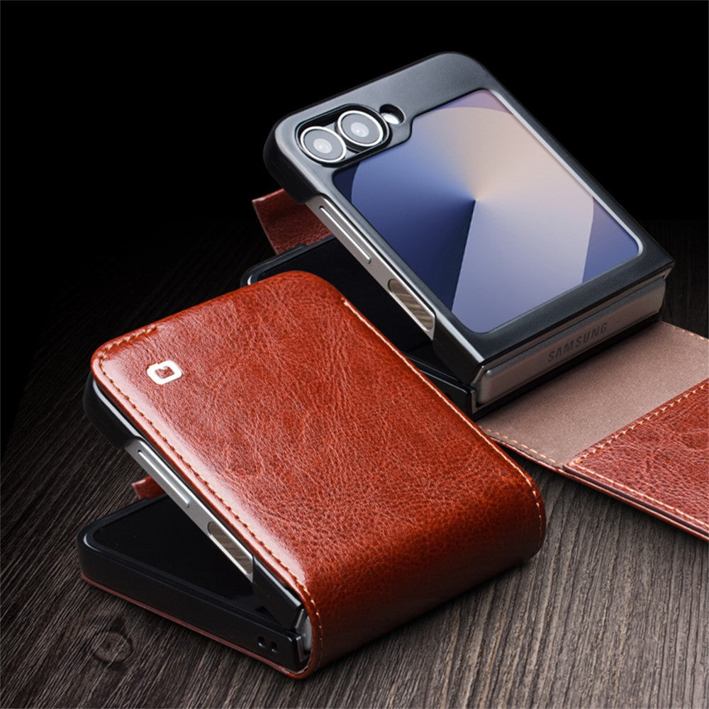 QIALINO For Samsung Galaxy Z Flip7 FE 5G / Z Flip6 5G Case TPU+Genuine Cow Leather Folio Flip Phone Cover - Brown