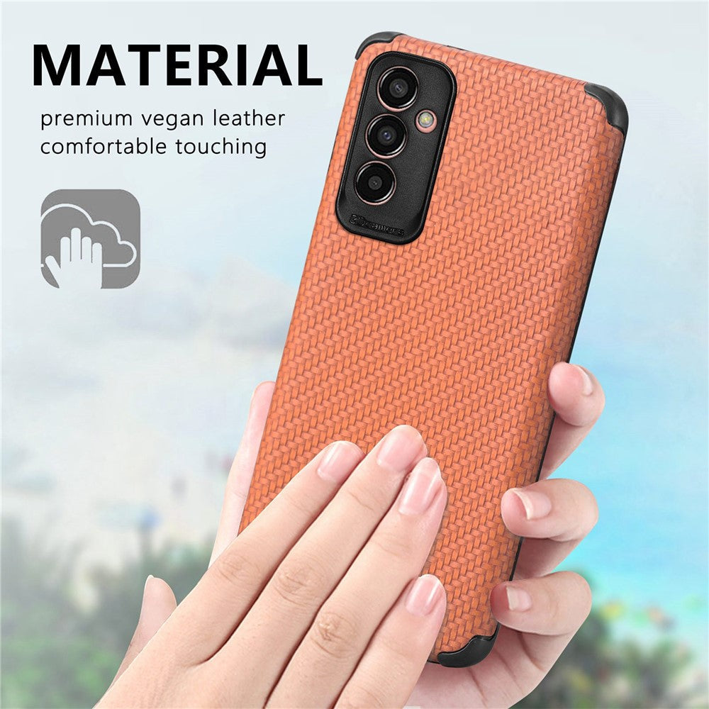 Carbon Fiber Texture Phone Cover for Samsung Galaxy M13 4G, Drop-proof PU Leather Coated TPU Anti-scratch Case - Brown