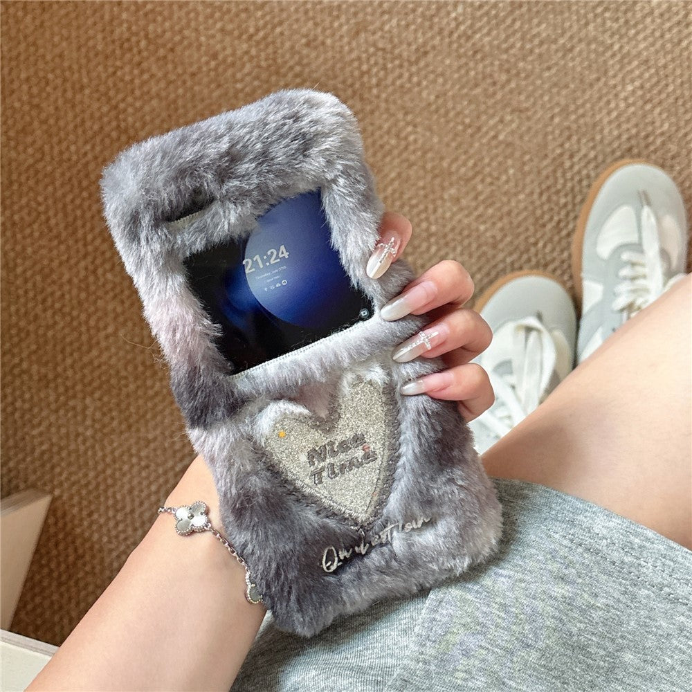KJS-013 For Samsung Galaxy Z Flip7 FE 5G / Z Flip6 5G Case Glitter Heart Hard PC Warm Plush Phone Cover - Grey