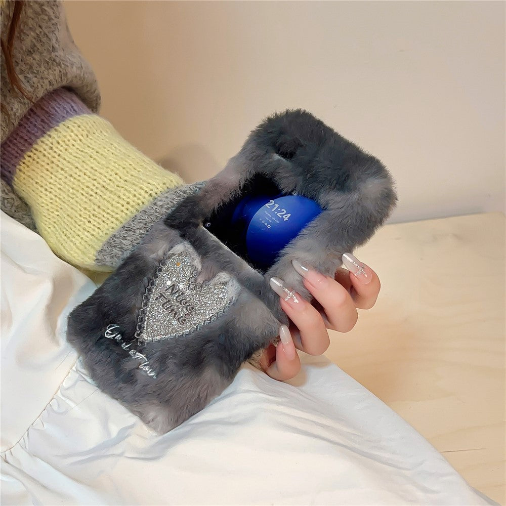 KJS-013 For Samsung Galaxy Z Flip7 FE 5G / Z Flip6 5G Case Glitter Heart Hard PC Warm Plush Phone Cover - Grey