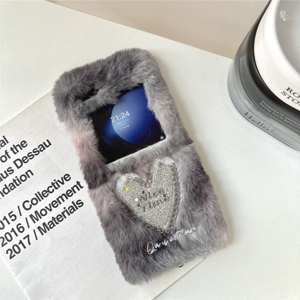 KJS-013 For Samsung Galaxy Z Flip7 FE 5G / Z Flip6 5G Case Glitter Heart Hard PC Warm Plush Phone Cover - Grey
