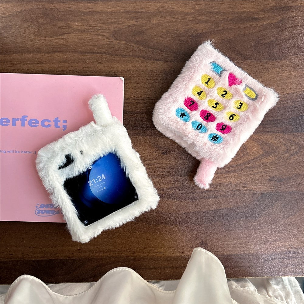 KJS-004 For Samsung Galaxy Z Flip7 FE 5G / Z Flip6 5G Case Retro Phone Style Embroidered Dial Keys Hard PC Warm Plush Phone Cover - Pink