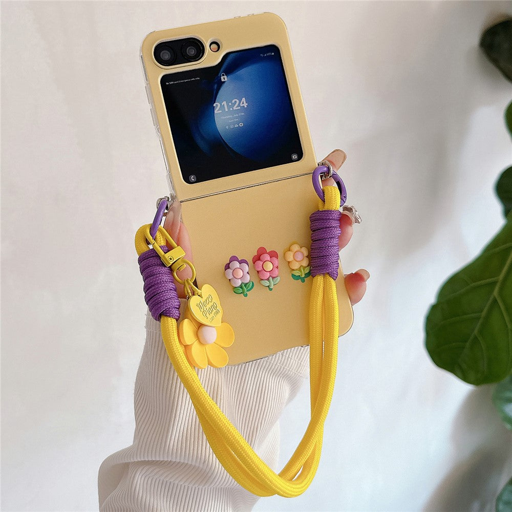 For Samsung Galaxy Z Flip7 FE 5G / Z Flip6 5G Case Flower Decor Protective Hard PC Phone Cover with Wrist Strap, Pendant