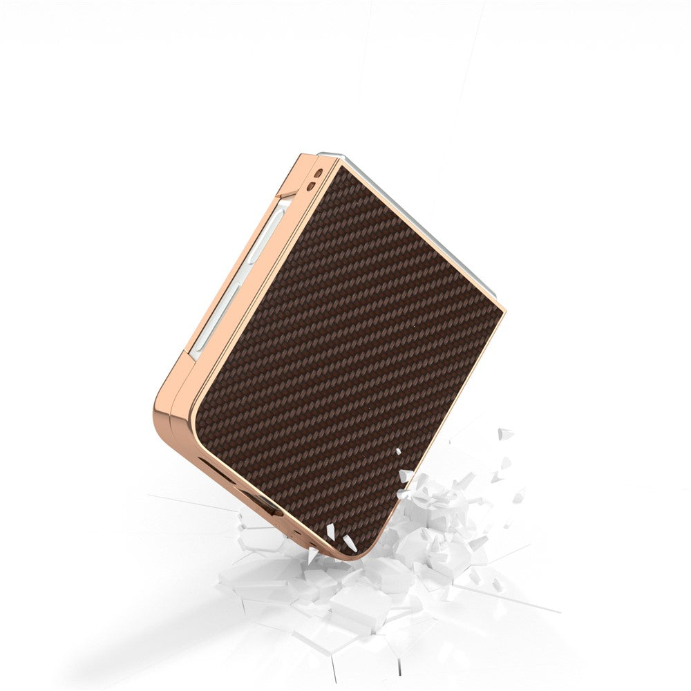 For Samsung Galaxy Z Flip7 FE 5G / Z Flip6 5G Case Electroplating Phone Cover Carbon Fiber Texture PU+TPU Protective Case - Brown