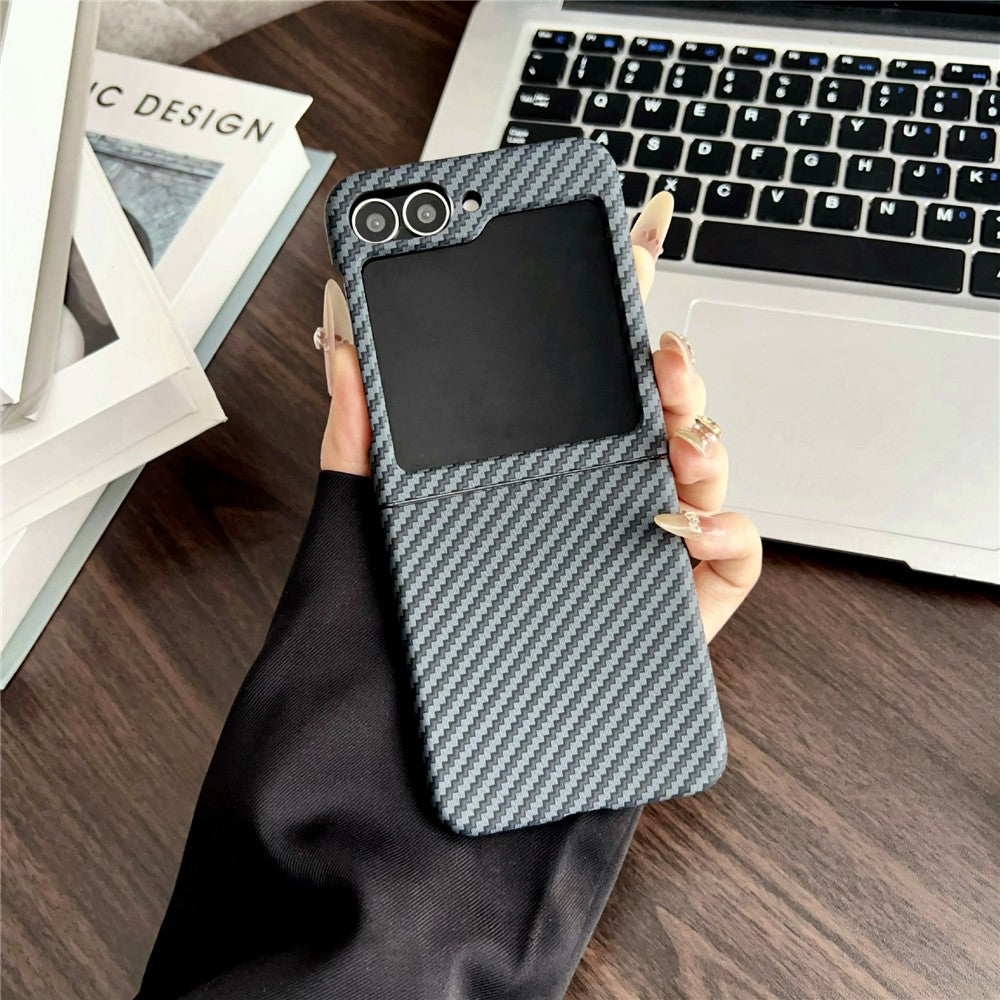 For Samsung Galaxy Z Flip7 FE 5G / Z Flip6 5G Magnetic Case Carbon Fiber Texture Slim Shockproof PC Phone Cover - Black