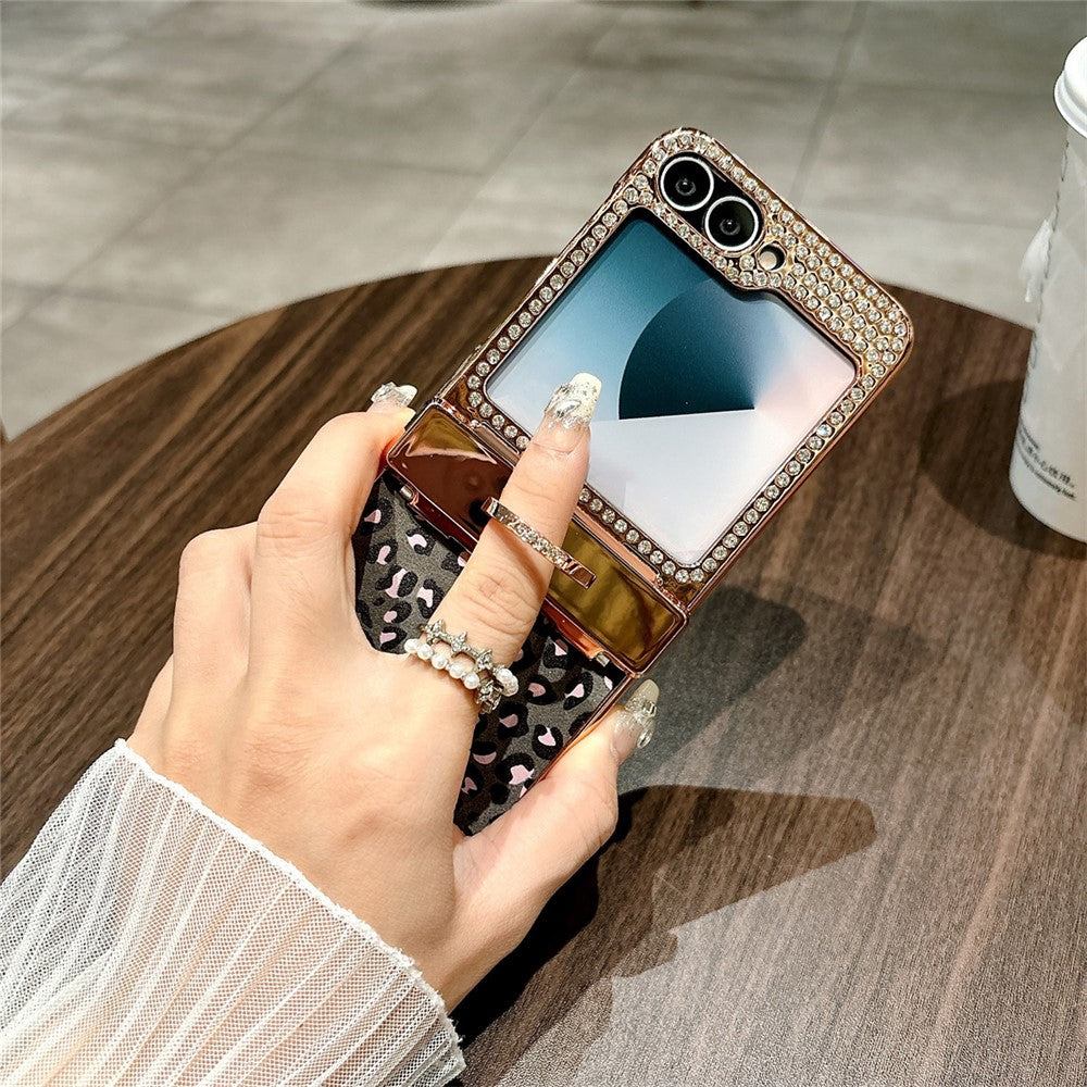 For Samsung Galaxy Z Flip7 FE 5G / Z Flip6 5G Case Leopard Pattern Ring Holder Rhinestone Hard PC Phone Cover - Black