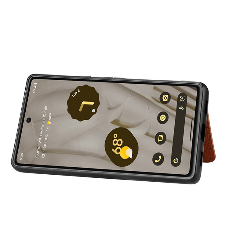 For Google Pixel 7a PU Leather Coated PC+TPU Magnetic Phone Cover Carbon Fiber Texture Shockproof Anti-sratch Phone Case Wallet Kickstand - Khaki