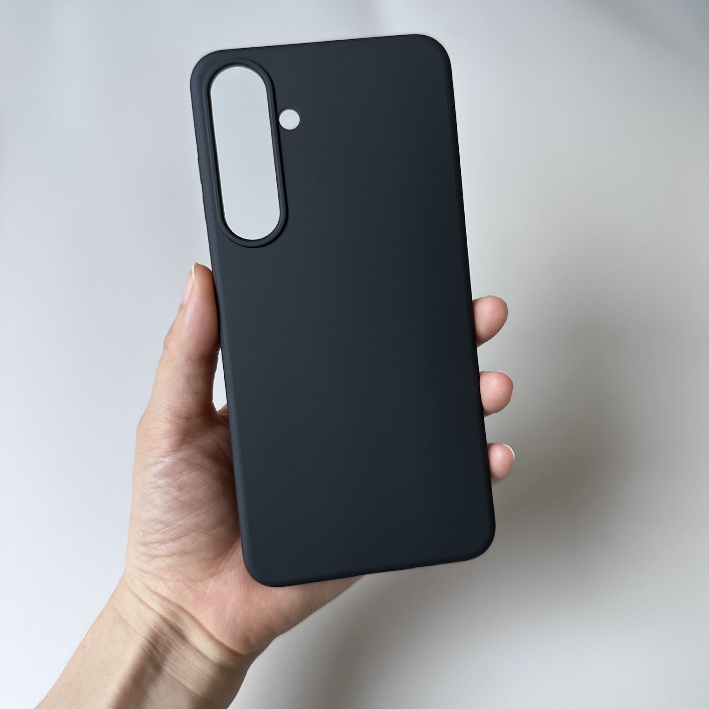 For Samsung Galaxy S24+ Cell Phone Case Matte Anti-fingerprint Anti-drop Cover (Big Rear Lens Hole) - Black