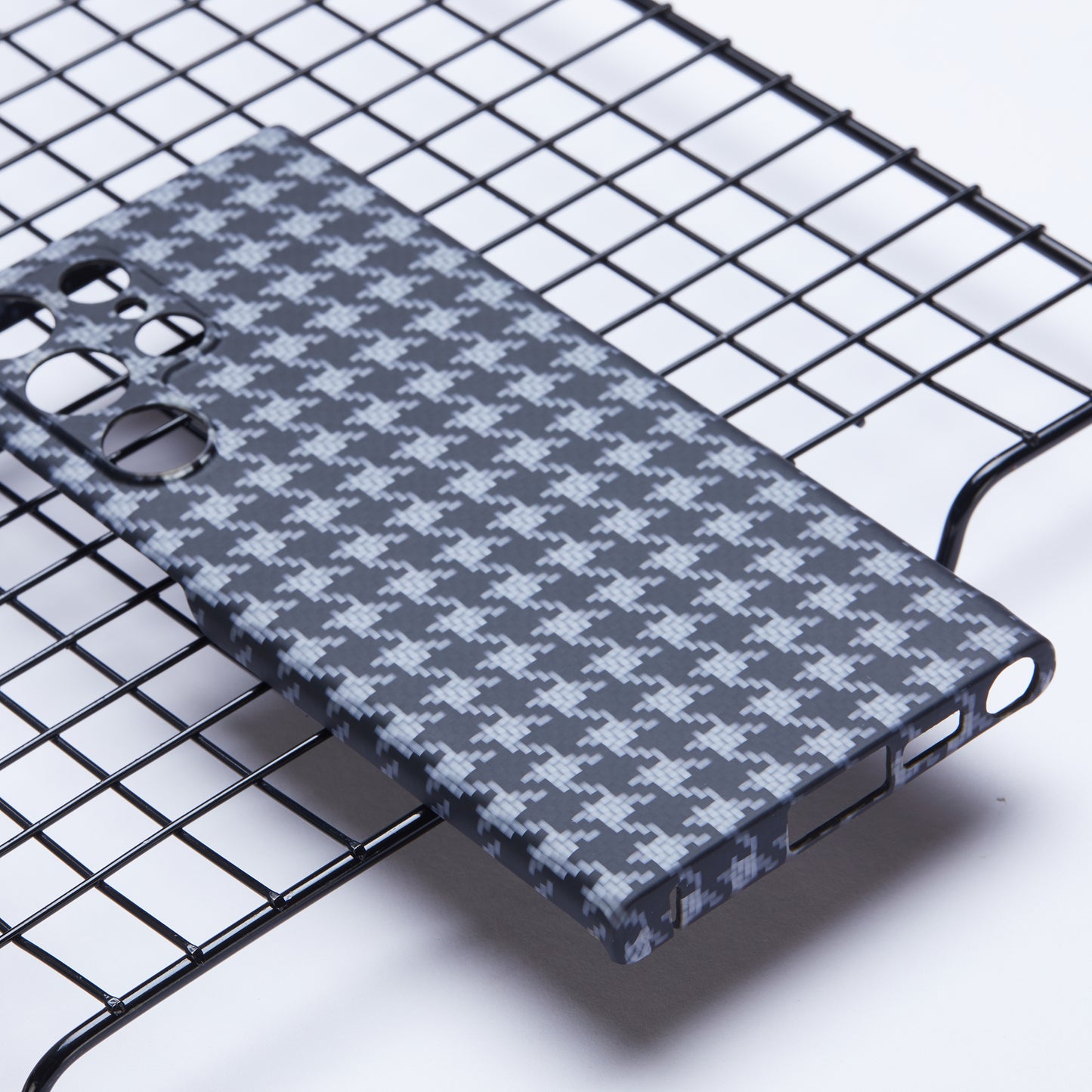 Aramid Fiber Phone Case for Samsung Galaxy S24 Ultra Houndstooth Texture Phone Cover
