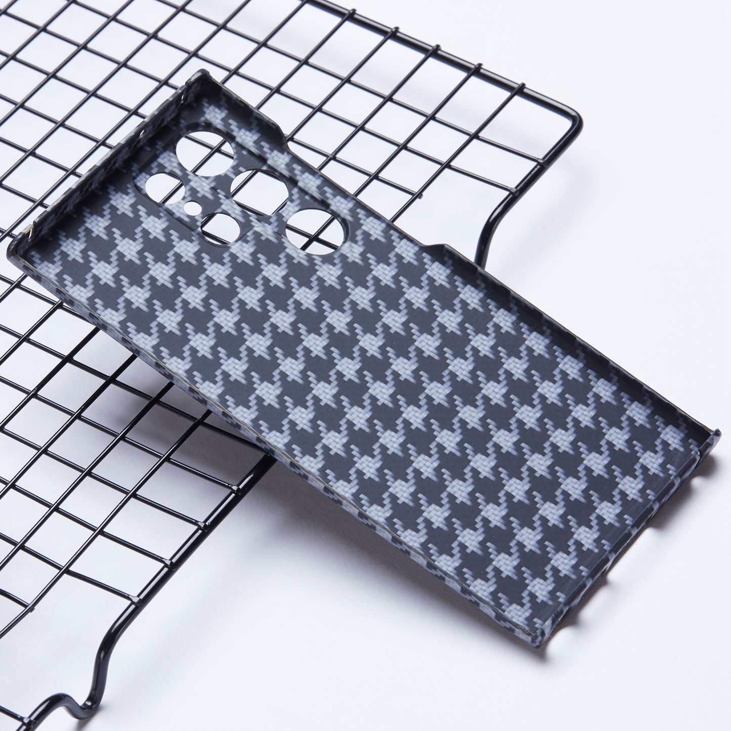 Aramid Fiber Phone Case for Samsung Galaxy S24 Ultra Houndstooth Texture Phone Cover