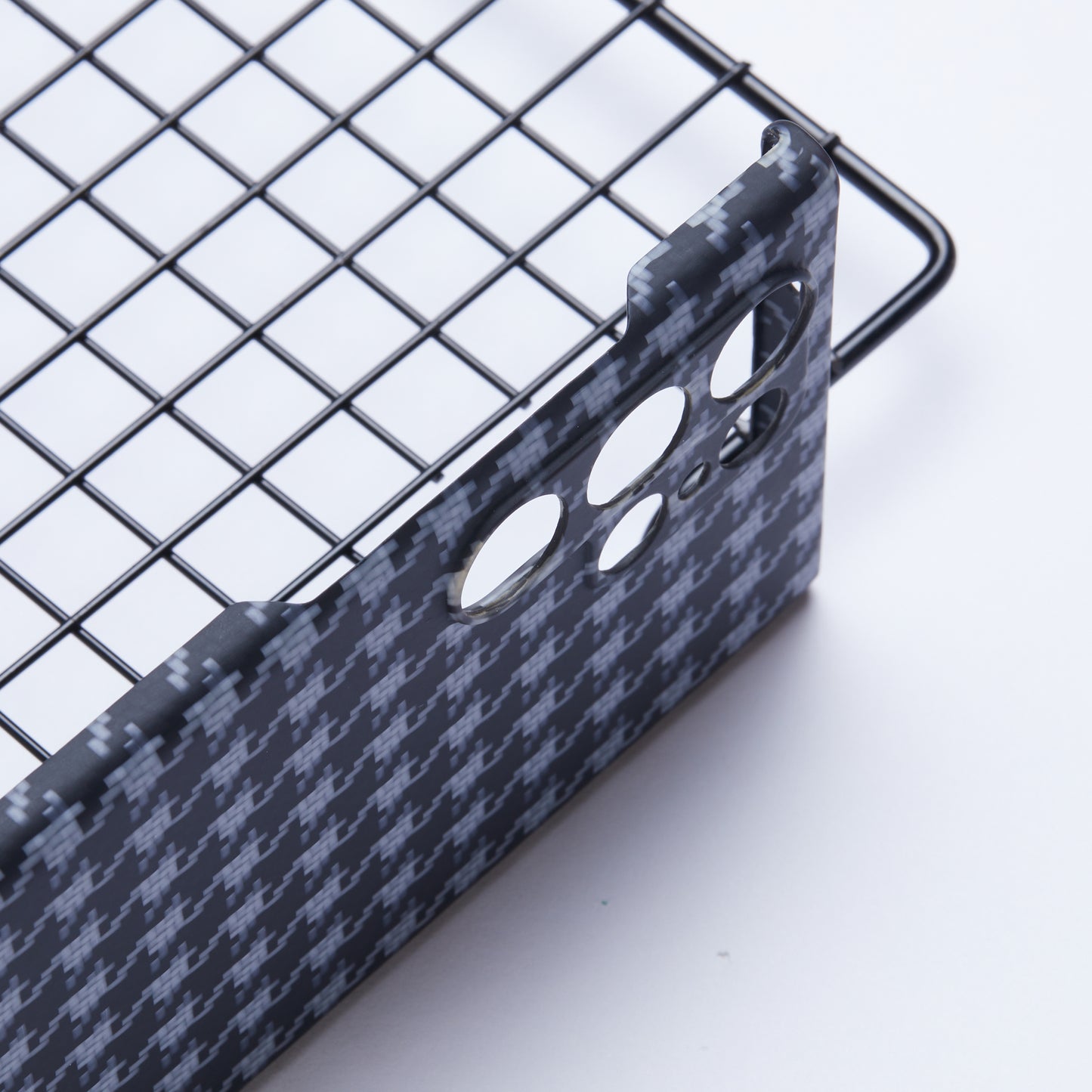 Aramid Fiber Phone Case for Samsung Galaxy S24 Ultra Houndstooth Texture Phone Cover