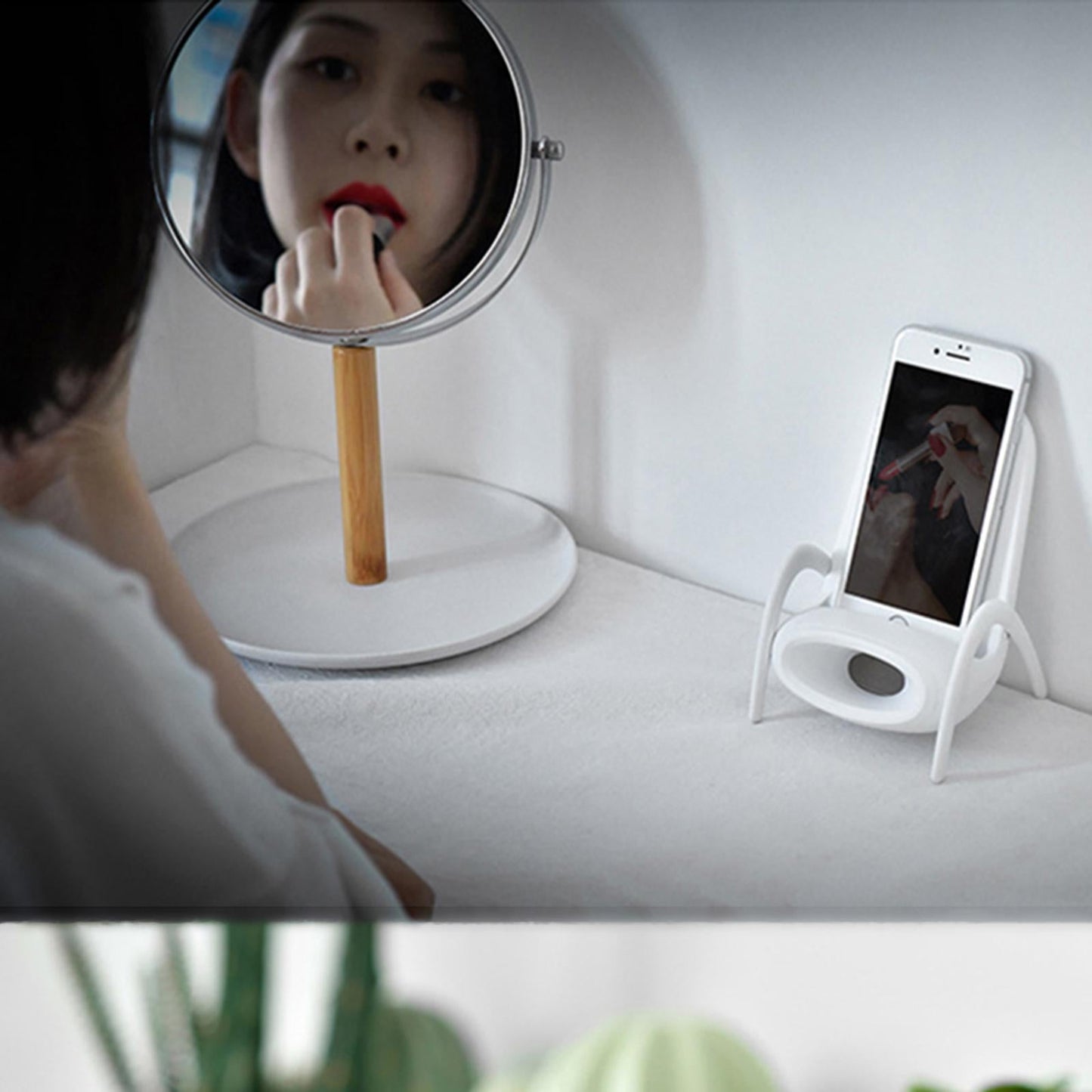 Amplifier Wireless Charger Phone Holder for Iphone Chair Shape White