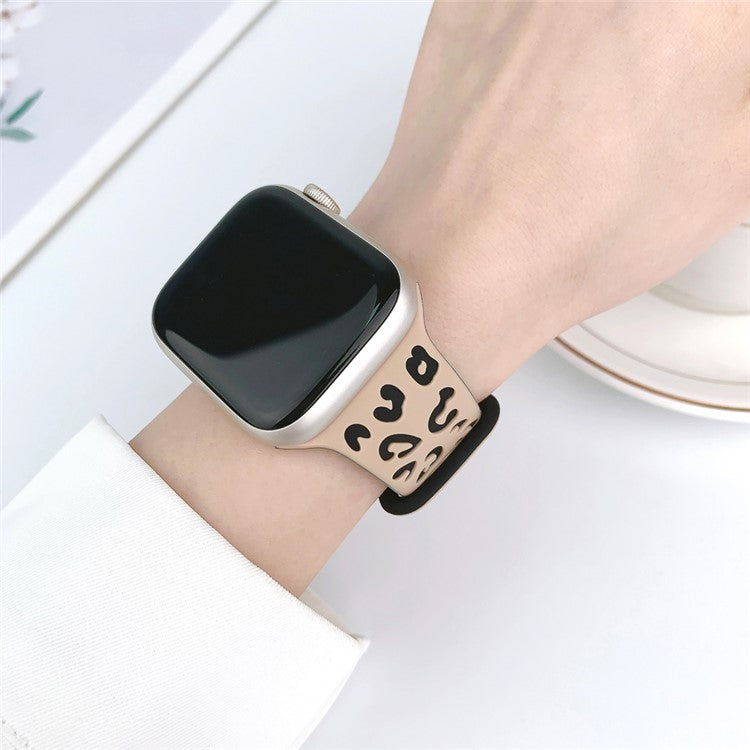 For Apple Watch Series 10 42mm / 9 8 7 41mm / SE (2023) SE (2022) SE 6 5 4 40mm / 3 2 1 38mm Leopard Silicone Strap - Milk Tea+Black