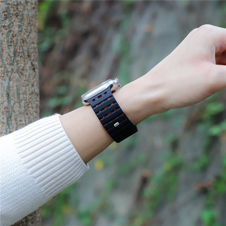 For Apple Watch 10 46mm / Ultra 2 / Ultra 49mm / 9 8 7 45mm / SE (2023) SE (2022) SE 6 5 4 44mm / 3 2 1 42mm Breathable Silicone Strap - Black+Red