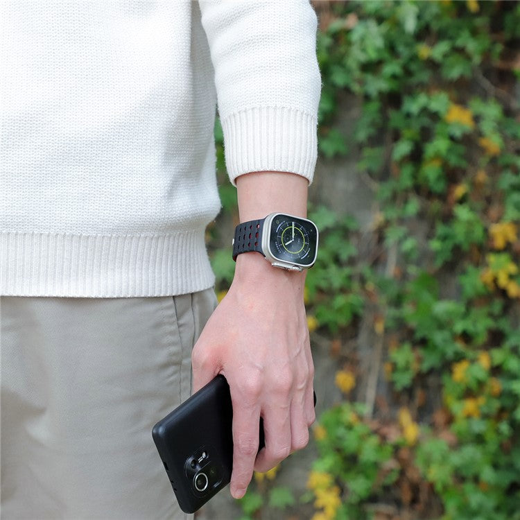 For Apple Watch 10 46mm / Ultra 2 / Ultra 49mm / 9 8 7 45mm / SE (2023) SE (2022) SE 6 5 4 44mm / 3 2 1 42mm Breathable Silicone Strap - Black+Red