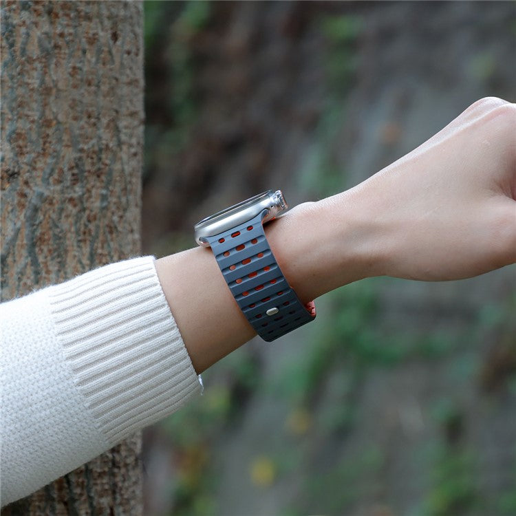 For Apple Watch 10 46mm / Ultra 2 / Ultra 49mm / 9 8 7 45mm / SE (2023) SE (2022) SE 6 5 4 44mm / 3 2 1 42mm Breathable Silicone Strap - Grey+Orange