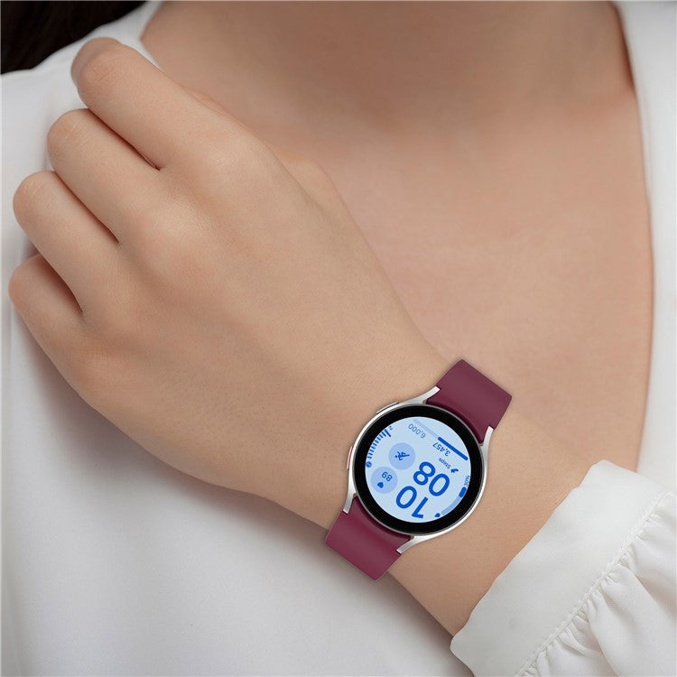 For Samsung Galaxy Watch4 / 5 / 6 / 7 40mm / Watch 5 Pro 45mm / Watch FE 40mm Wrist Band Silver Buckle Silicone Watch Strap - Light Pink