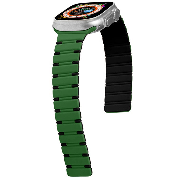 For Apple Watch Series 10 42mm / 9 8 7 41mm / SE (2023) SE (2022) SE 6 5 4 40mm / 3 2 1 38mm Dual Color Magnetic Silicone Watch Strap - Green+Black