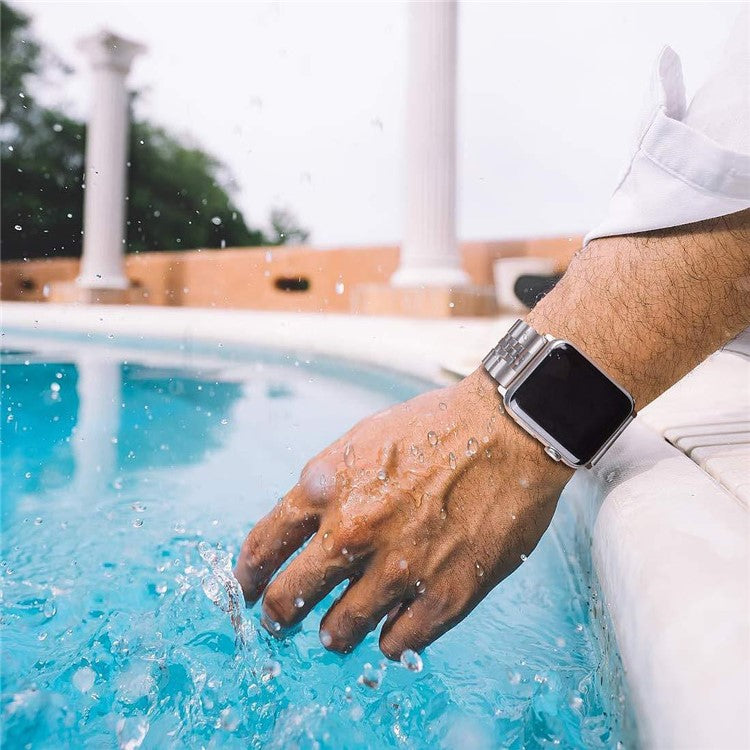 New Style Stainless Steel Watch Strap for Apple Watch Ultra 49mm / Ultra 2 49mm / Series 9 45mm / SE (2023) 44mm / Series 8 / 7 45mm 6 / 5 / 4 / SE / SE (2022) 44m, Series 3 / 2 / 1 42mm - Silver / Gold