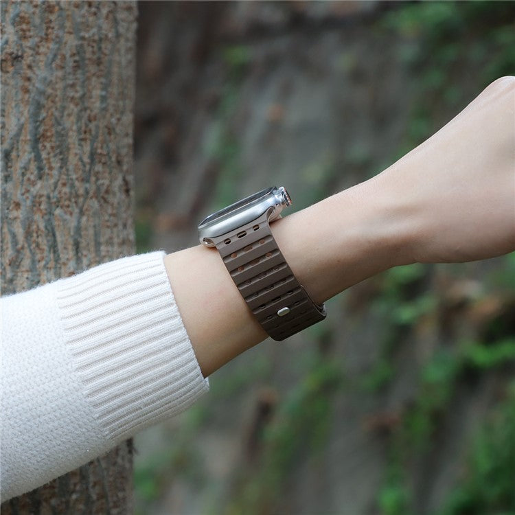 Silicone Band for Apple Watch Series 10 42mm / 9 8 7 41mm / SE (2023) SE (2022) SE 6 5 4 40mm / 3 2 1 38mm Magnetic Strap - Brown+Apricot