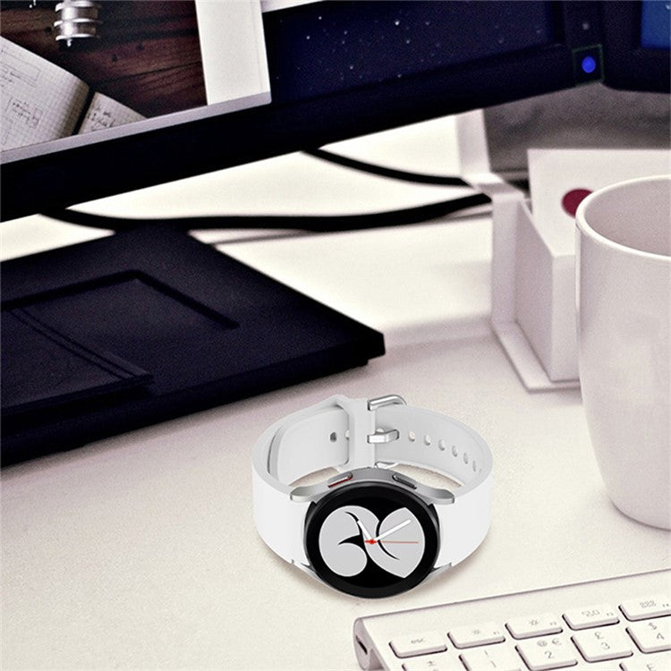 Soft Silicone Watch Strap Replacement Sport Band for Samsung Galaxy Watch6 40mm 44mm / Watch6 Classic 43mm 47mm / Watch 5 40mm 44mm / 5 Pro 45mm / Watch4 40mm 44mm - White