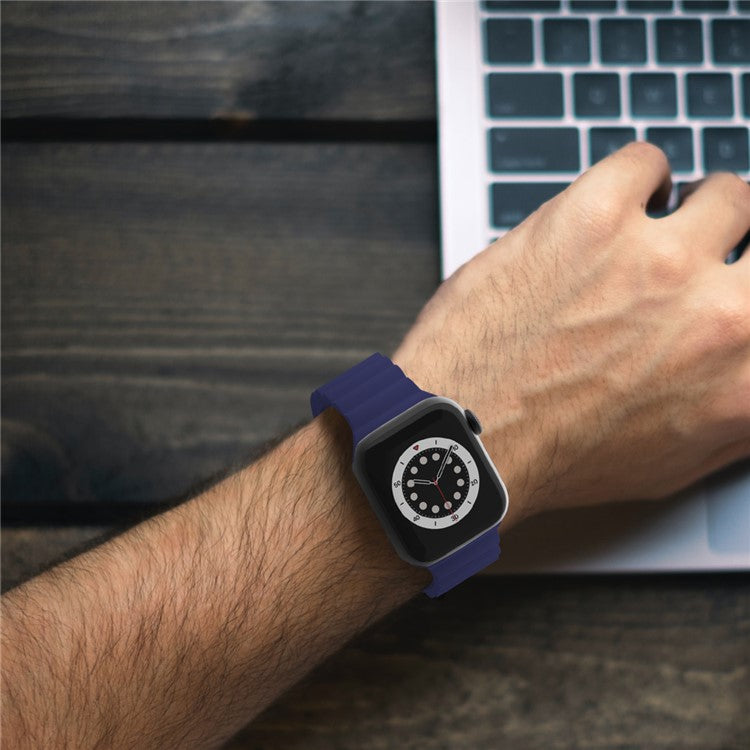 Horizontal Stripes Watch Band Silicone Adjustable Wrist Strap Replacement for Apple Watch Series 10 42mm / 9 8 7 41mm / 6 5 4 SE SE (2022) SE (2023) 40mm / 3 2 1 38mm - Sapphire