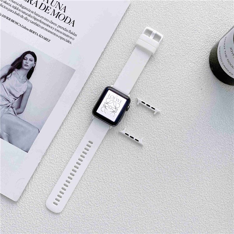 For Apple Watch Series 10 46mm / Ultra 2 Ultra 49mm / 9 8 7 45mm / SE (2023) SE (2022) SE 6 5 4 44mm / 3 2 1 42mm Textured Silicone Watch Strap Adjustable Pin Buckle Wrist Band Replacement - White