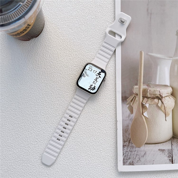 For Apple Watch Series 10 42mm / 9 8 7 41mm / 6 5 4 SE SE (2022) SE (2023) 40mm / 3 2 1 38mm Stripe Design Silicone Smartwatch Band Replacement Wrist Strap - White