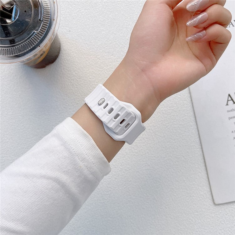 For Apple Watch Series 10 42mm / 9 8 7 41mm / 6 5 4 SE SE (2022) SE (2023) 40mm / 3 2 1 38mm Stripe Design Silicone Smartwatch Band Replacement Wrist Strap - White