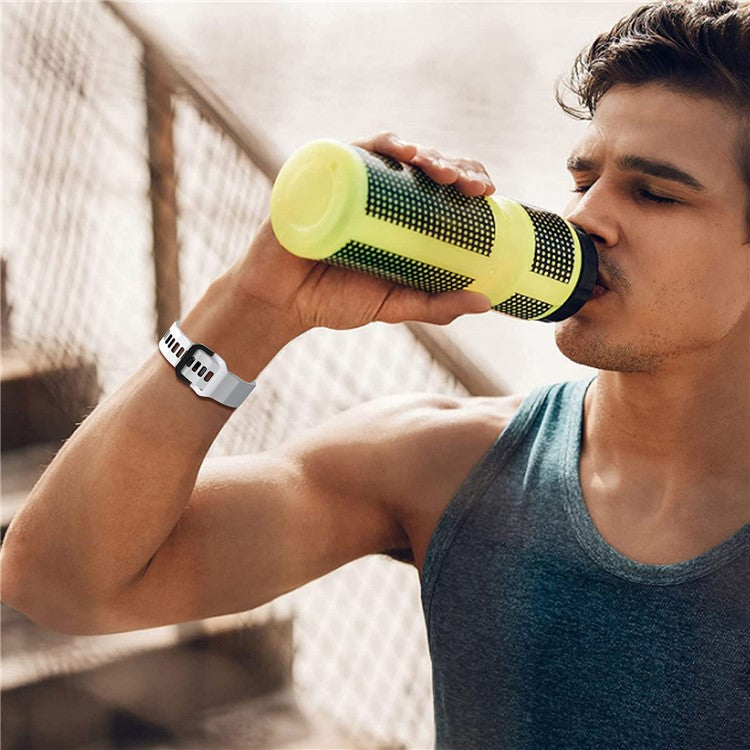 For Samsung Galaxy Watch6 40mm 44mm / Watch6 Classic 43mm 47mm / Watch 5 40mm 44mm / 5 Pro 45mm / Watch4 40mm 44mm Wave Grain Soft Silicone Watch Band Dual Color Bracelet Sports Strap - White / Black