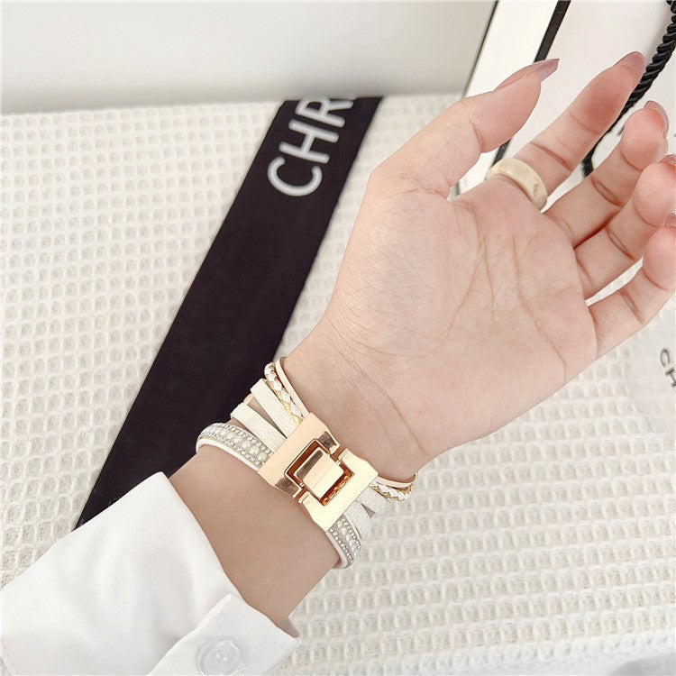 For Apple Watch Series 10 46mm / Ultra 2 Ultra 49mm / Series 9 8 7 45mm / 6 5 4 SE (2023) SE (2022) SE 44mm / 3 2 1 42mm Metal Leather Strap Flower Pendant Bracelet Watch Band - Gold