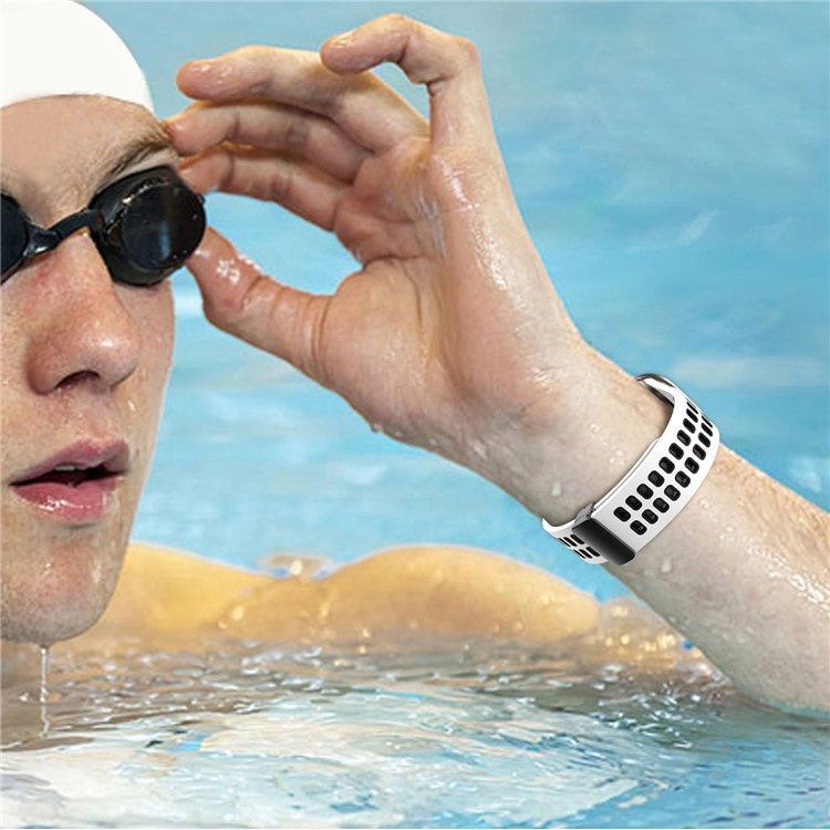 Silicone Watch Band for Apple Watch Series 10 46mm / Ultra 2 Ultra 49mm / Series 9 8 7 45mm / 6 5 4 SE (2023) SE (2022) SE 44mm / 3 2 1 42mm Magnetic Folding Buckle Dual Color Strap - White / Black