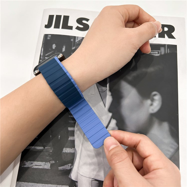 Magnetic Watch Band for Apple Watch Series 10 46mm / Ultra 2 Ultra 49mm / Series 9 8 7 45mm / 6 5 4 SE (2023) SE (2022) SE 44mm / 3 2 1 42mm Dual Color Silicone Watch Strap - Dark Green / Light Green