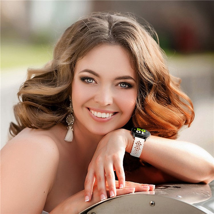 For Garmin Vivomove 3S / Samsung Gear Sport / Huawei Watch GT 2 42mm Silicone Watchband 20mm Flower Hollow Dual Color Watch Strap - White / Pink