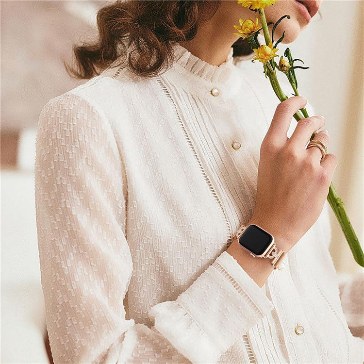 For Apple Watch Series 10 46mm / Ultra 2 Ultra 49mm / Series 9 8 7 45mm / 6 5 4 SE (2023) SE (2022) SE 44mm / 3 2 1 42mm Rhinestones D-Shape Wrist Strap Stainless Steel Milanese Band - Rose Gold