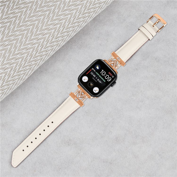 Watch Band for Apple Watch Series 10 46mm / Ultra 2 Ultra 49mm / Series 9 8 7 45mm / 6 5 4 SE (2023) SE (2022) SE 44mm / 3 2 1 42mm Rhinestone M-Shape Connector Strap with Rose Gold Buckle - Apricot