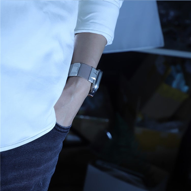 For Apple Watch 10 46mm / Ultra 2 / Ultra 49mm / 9 8 7 45mm / SE (2023) SE (2022) SE 6 5 4 44mm / 3 2 1 42mm Milanese Metal Watch Band - Starlight