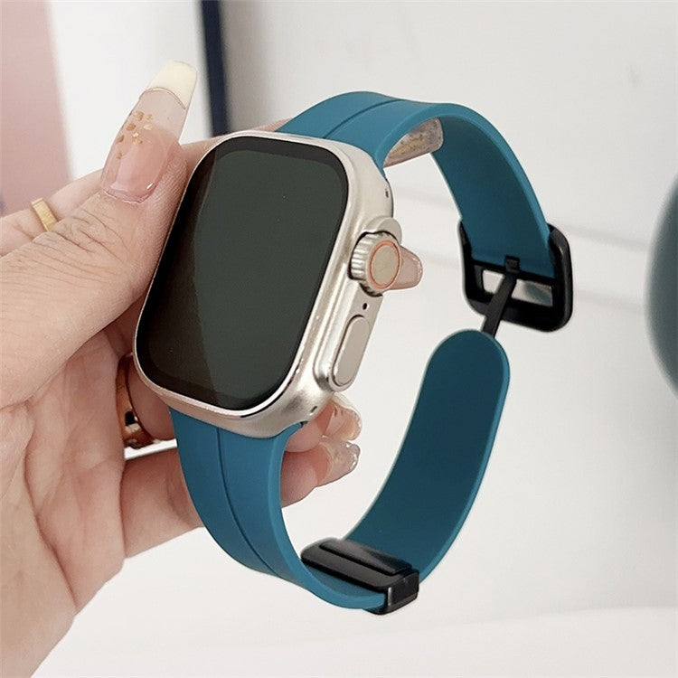 For Apple Watch 10 46mm / Ultra 2 / Ultra 49mm / 9 8 7 45mm / SE (2023) SE (2022) SE 6 5 4 44mm / 3 2 1 42mm Silicone Watch Band - Cyan