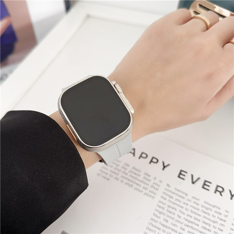 For Apple Watch 10 46mm / Ultra 2 / Ultra 49mm / 9 8 7 45mm / SE (2023) SE (2022) SE 6 5 4 44mm / 3 2 1 42mm Silicone Watch Band - Cyan