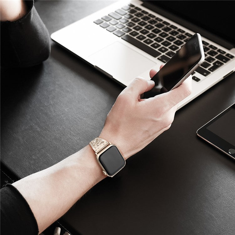 For Apple Watch 10 46mm / Ultra 2 / Ultra 49mm / 9 8 7 45mm / SE (2023) SE (2022) SE 6 5 4 44mm / 3 2 1 42mm Floral Slider Bracelet Strap - Retro Gold