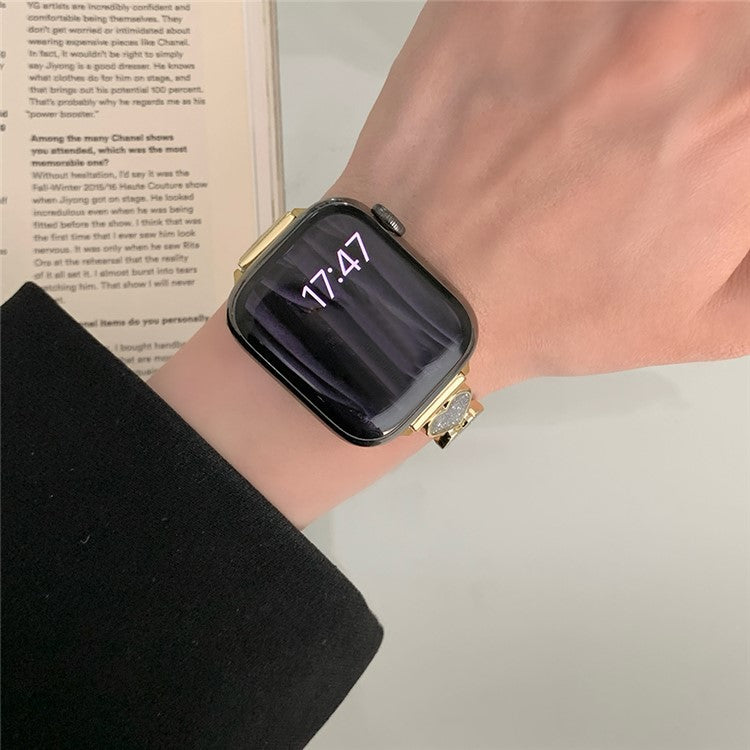 Zinc Alloy Band for Apple Watch 10 46mm / Ultra 2 / Ultra 49mm / 9 8 7 45mm / SE (2023) SE (2022) SE 6 5 4 44mm / 3 2 1 42mm Heart Design Strap - Gold